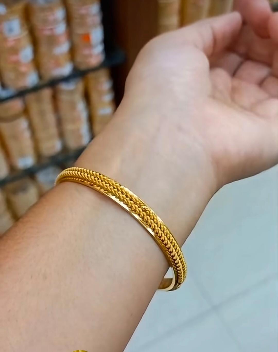Premium Quality pure Gold Looking bangle CODE:NL0334 Jewel byjuwaan