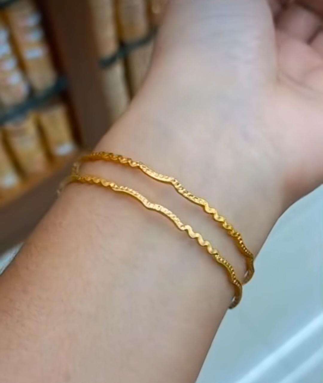Premium plated unique bangles ( 1 pair - 2 bangles ) z CODE :NL0418 Jewel byjuwaan
