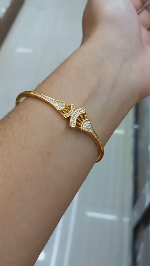 Premium quality  American Dimond Bangle in unique design ( free size up to 2.5) CODE: NL0273