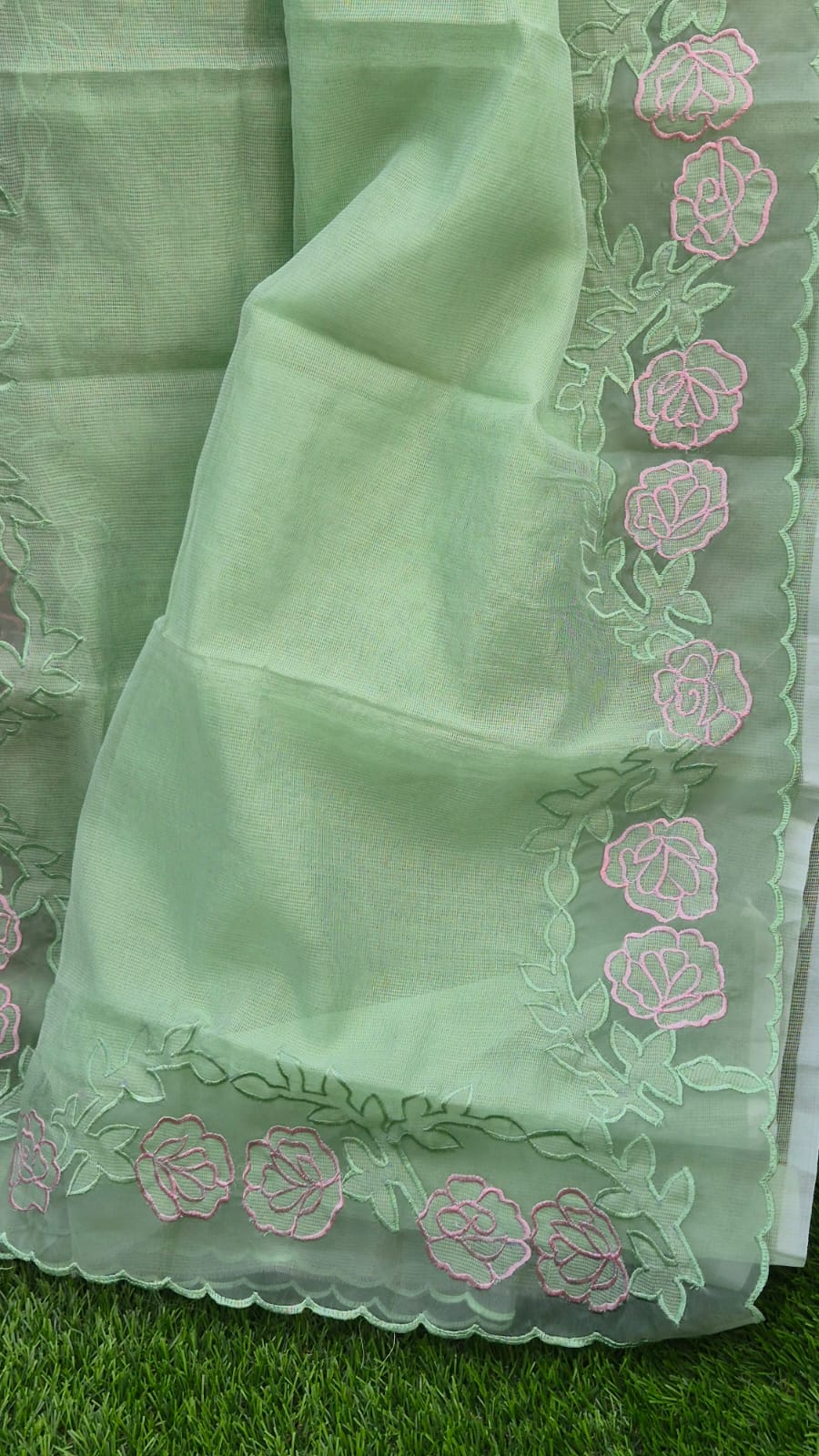 🌹Beautiful silky Kota saree and blouse with organza border and applique work Light green Organza