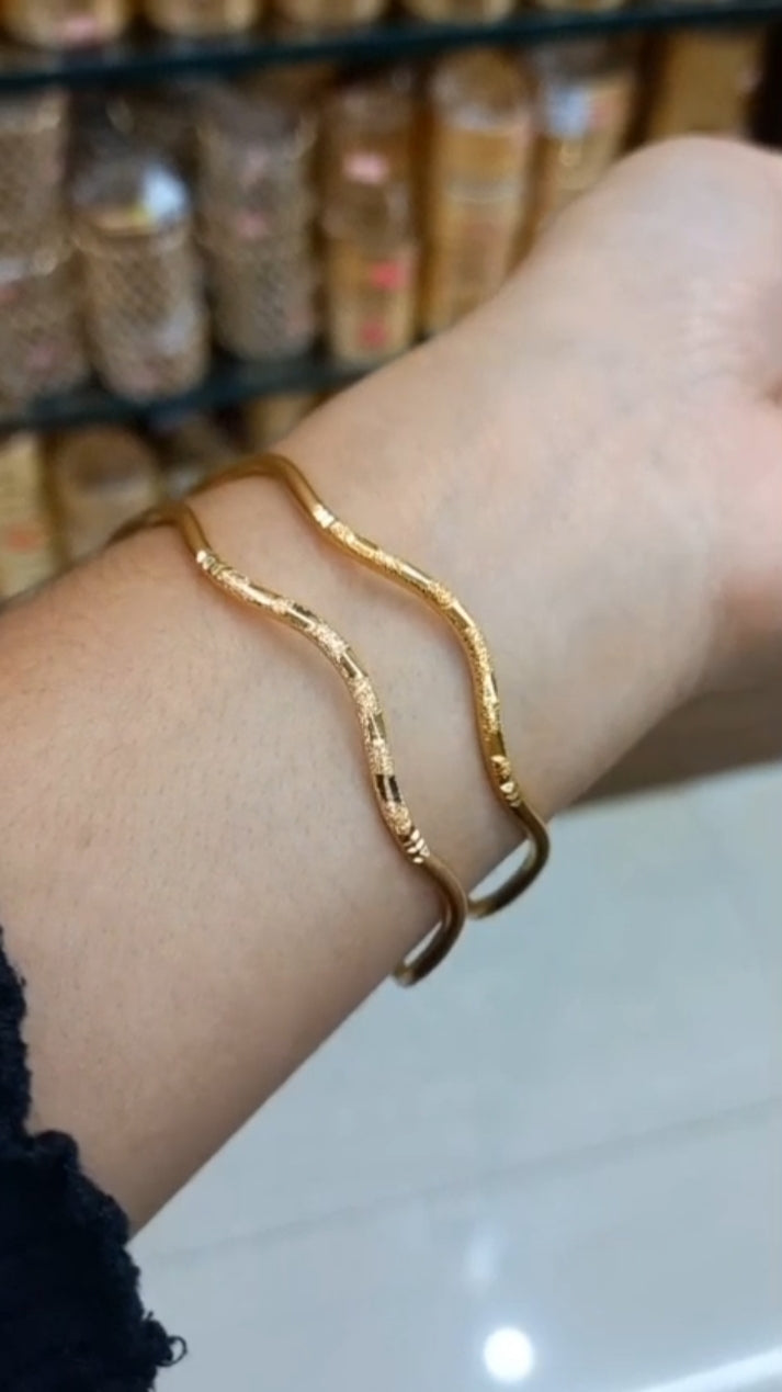 Premium plated simple & Unique pattern bangles ( pair : 2 bangles) Code: NLB0003 Jewel byjuwaan
