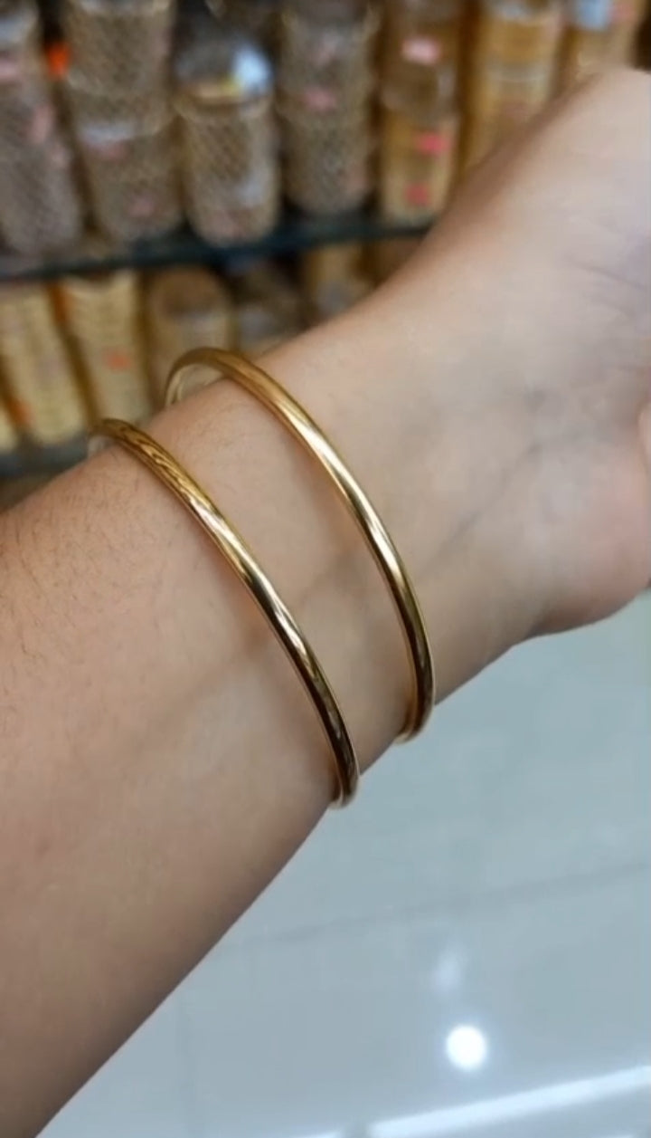 Premium plated simple & Unique pattern bangles ( pair : 2 bangles) Code: NLB0004 Jewel byjuwaan