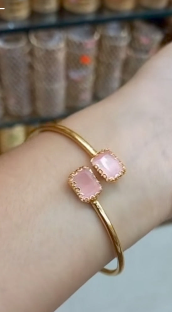 Cute and Premium Bangle



Code : PCB3 Jewel byjuwaan